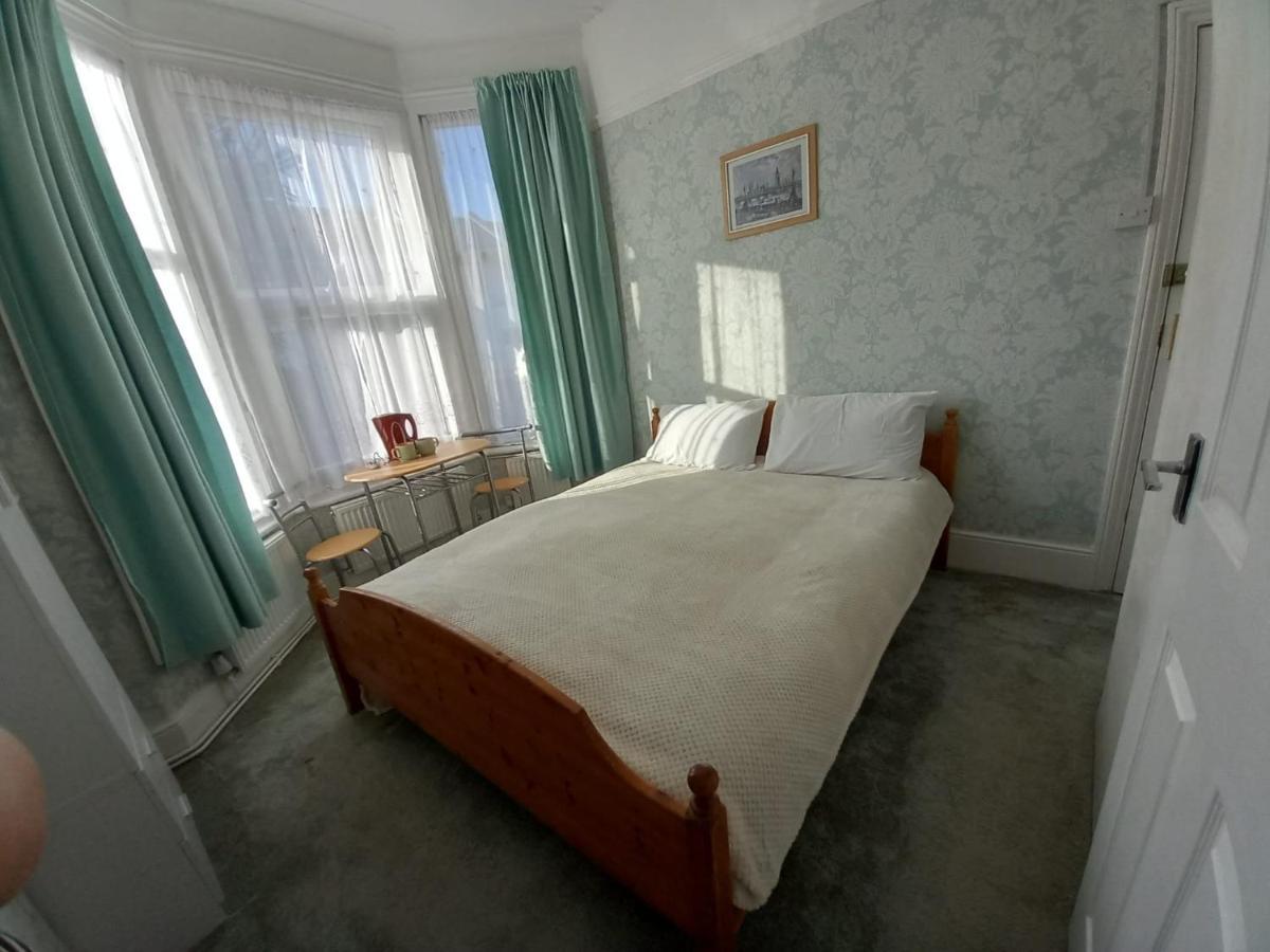 Mari London Holiday Room Ilford Ngoại thất bức ảnh