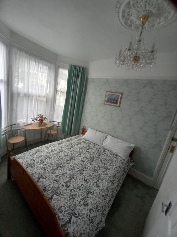 Mari London Holiday Room Ilford Ngoại thất bức ảnh